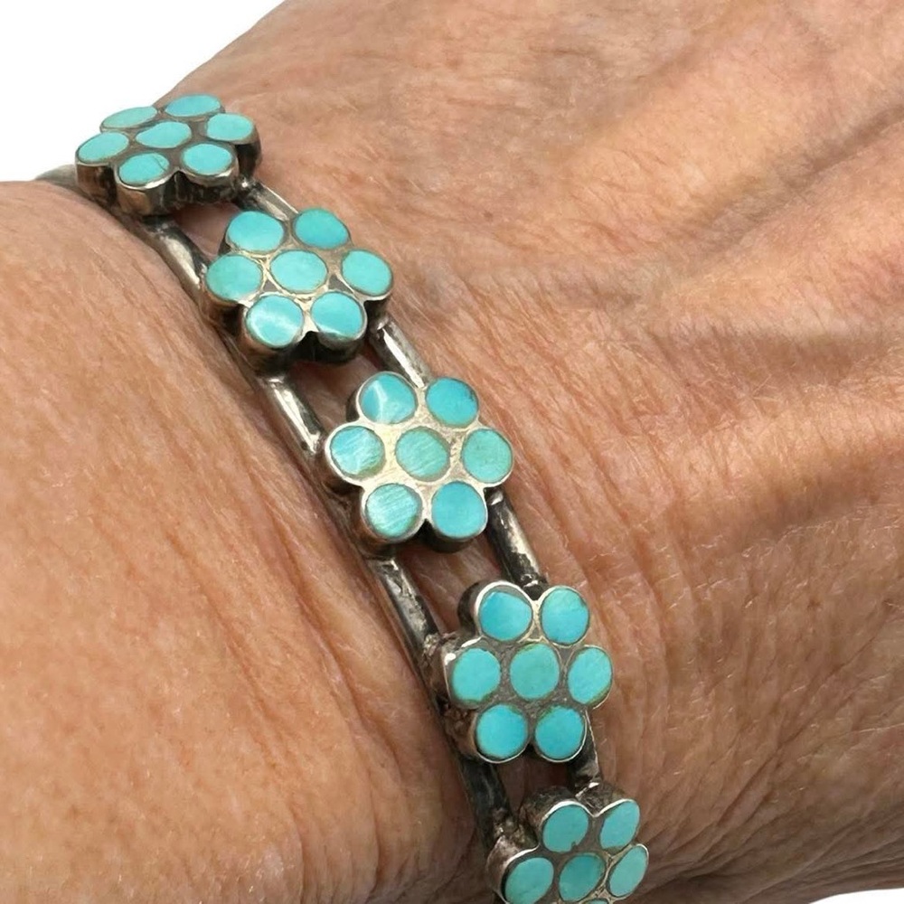 Zuni Dishta Family Sterling Turquoise Flower Bracelet Earring Set - Picture 7 of 13